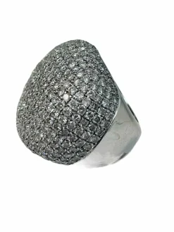 Bague en or blanc et pavage en diamants