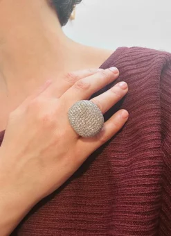 Bague en or blanc et pavage en diamants