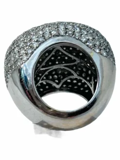 Bague en or blanc et pavage en diamants