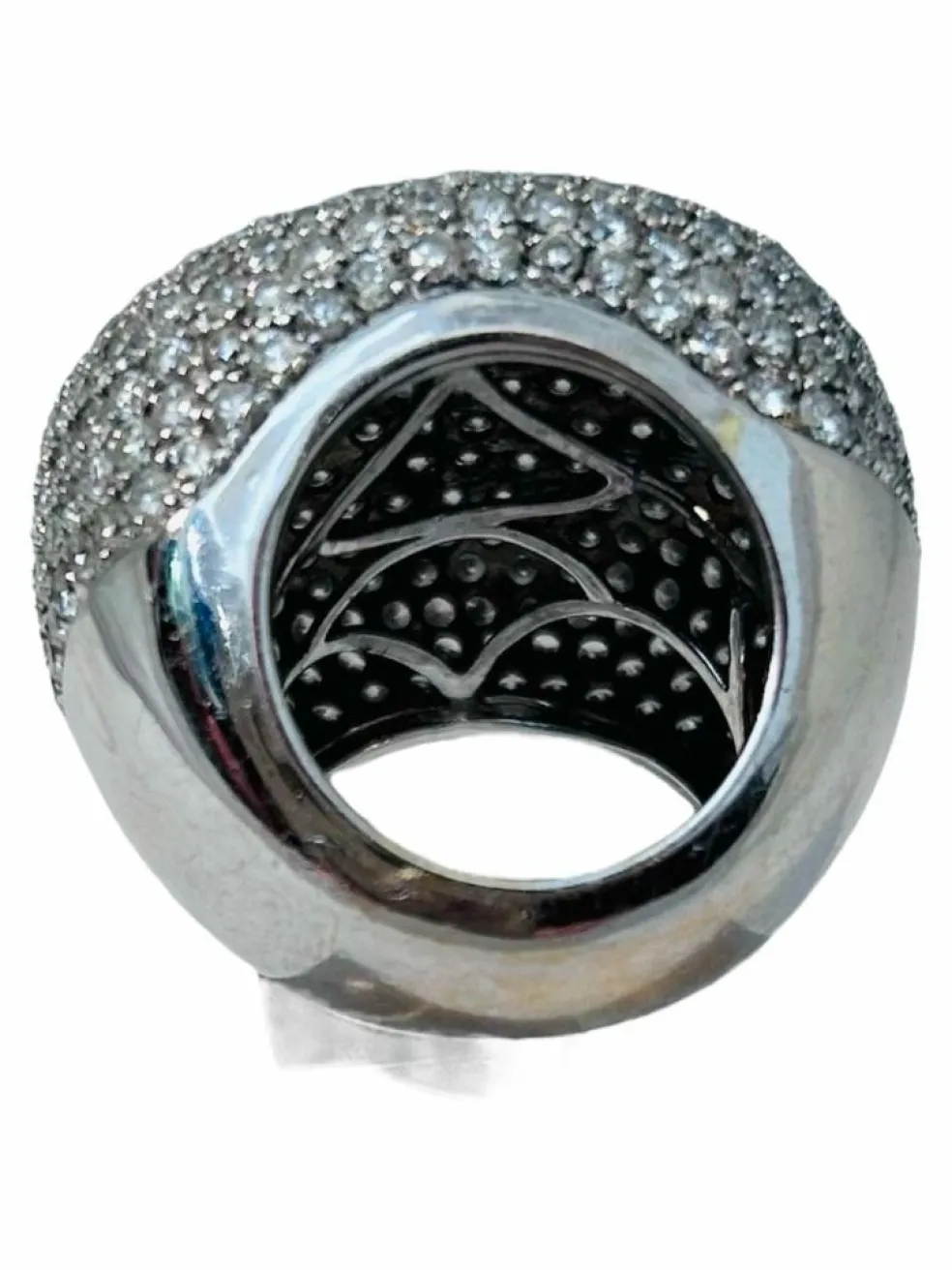 Bague en or blanc et pavage en diamants