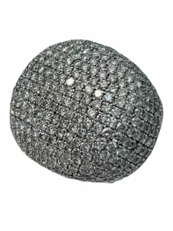 Bague en or blanc et pavage en diamants
