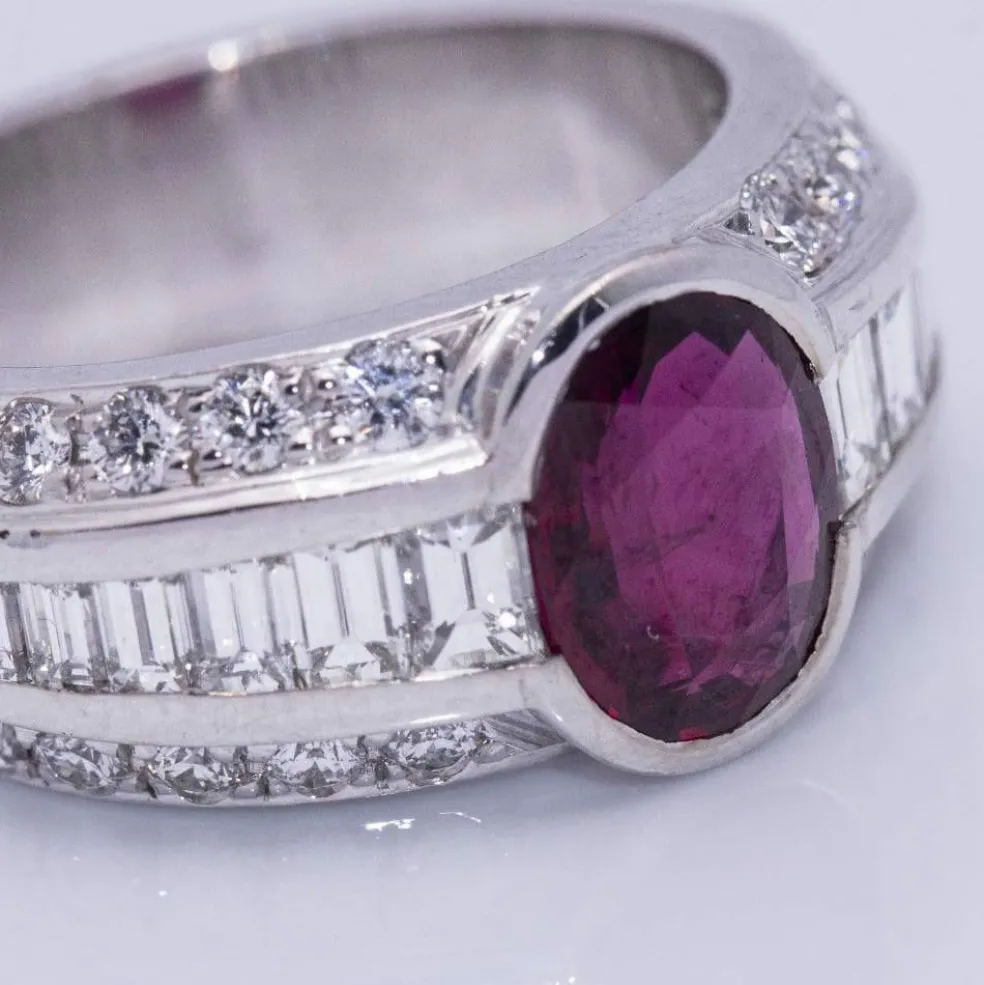 Bague en or blanc et rubis de Birmanie