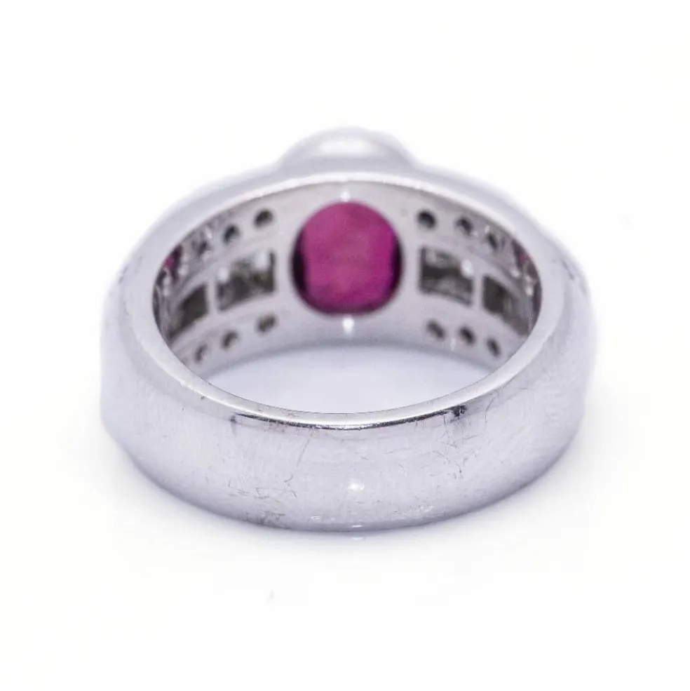 Bague en or blanc et rubis de Birmanie