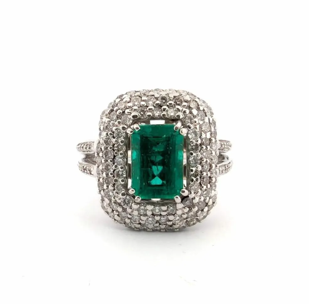 Bague en or blanc massif avec émeraude colombienne et diamants