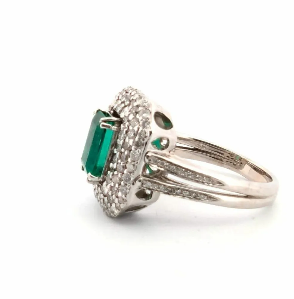 Bague en or blanc massif avec émeraude colombienne et diamants