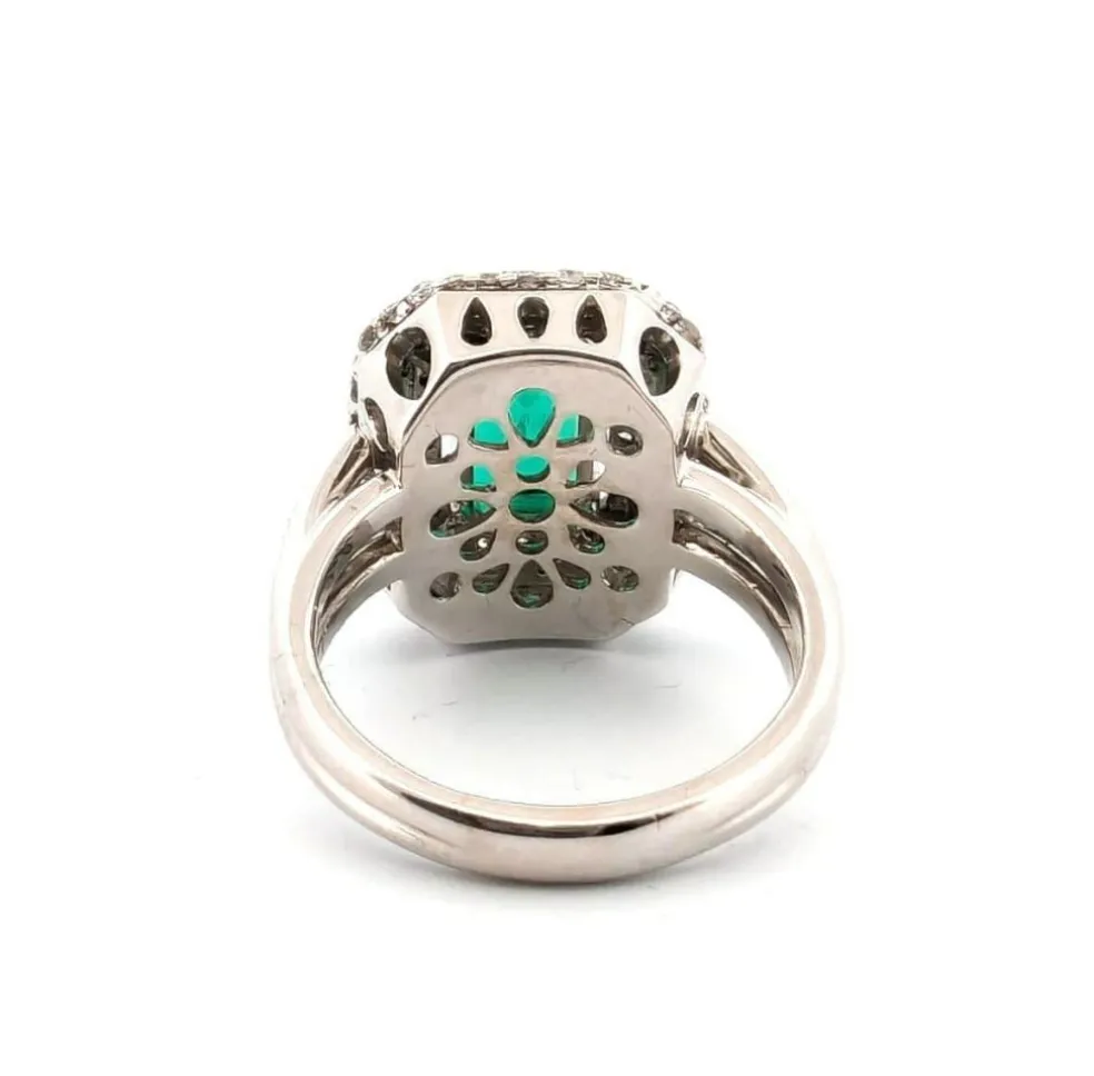 Bague en or blanc massif avec émeraude colombienne et diamants