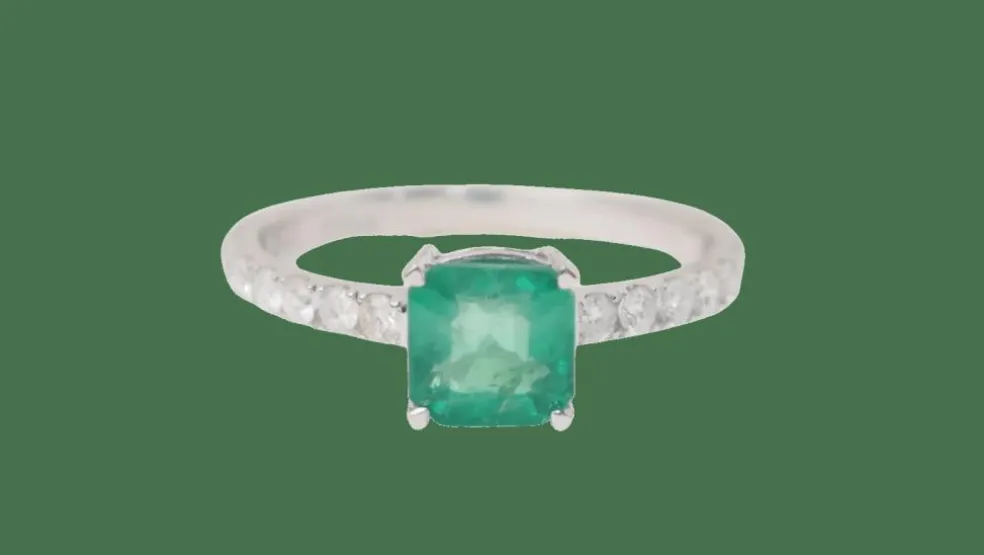 Bague en or blanc, émeraude carrée et diamants