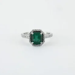 Bague en or blanc, émeraude & diamants