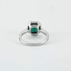 Bague en or blanc, émeraude & diamants