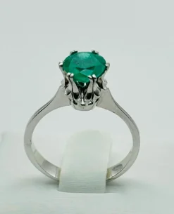 Bague en or blanc, Émeraude naturelle de Colombie