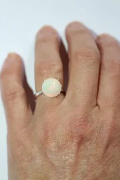 Bague en or blanc Opale et diamants