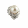 Bague en or blanc, perle de culture à noyau eau de mer et diamants