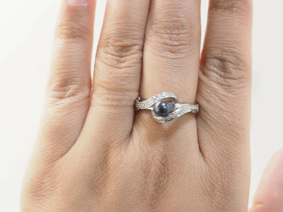 Bague en or blanc, perle de Tahiti et diamants