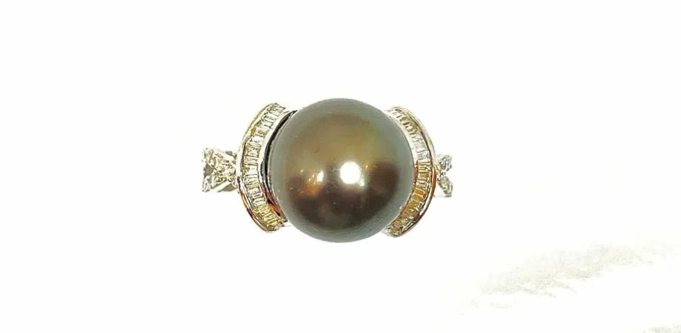 Bague en or blanc, perle de Tahiti et diamants