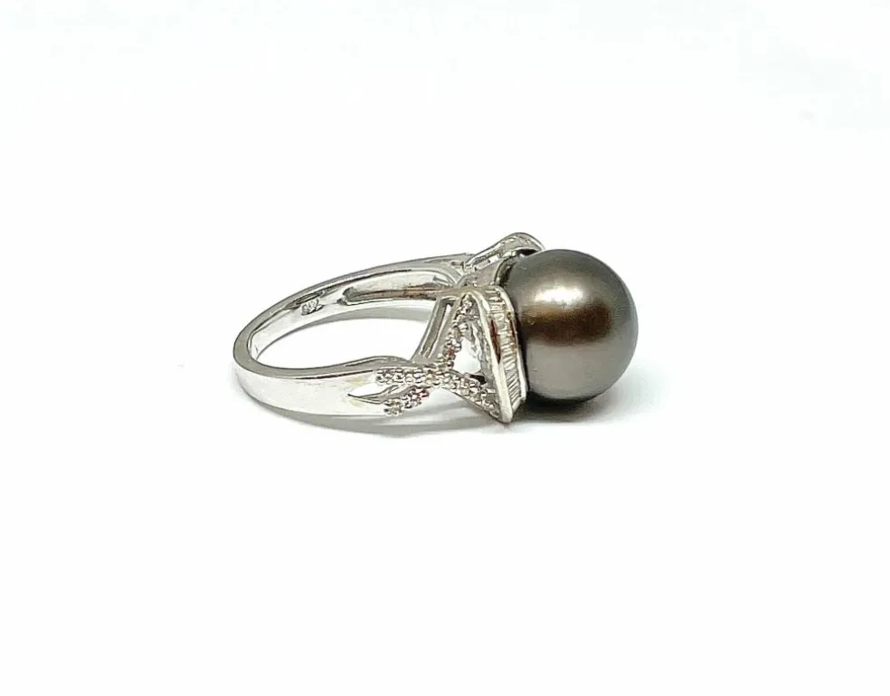 Bague en or blanc, perle de Tahiti et diamants