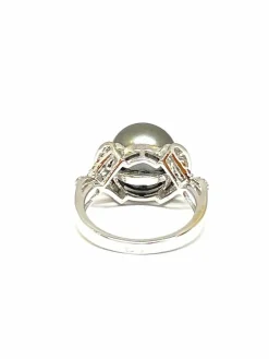 Bague en or blanc, perle de Tahiti et diamants