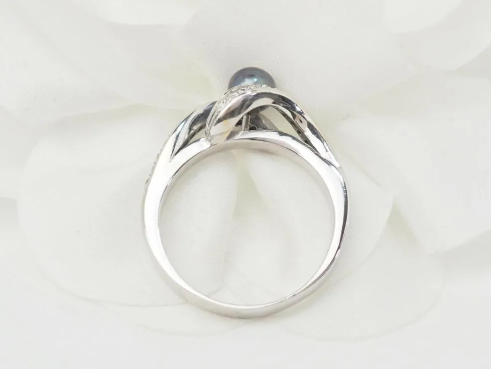 Bague en or blanc, perle de Tahiti et diamants