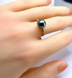 Bague en or blanc, perle de Tahiti et diamants