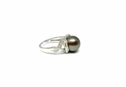 Bague en or blanc, perle de Tahiti et diamants