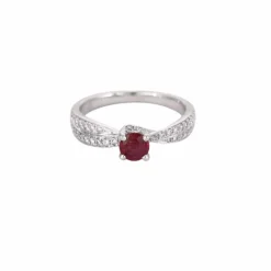 Bague en or blanc, rubis et diamants