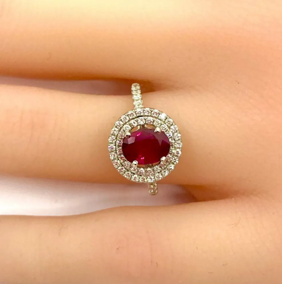 Bague en or blanc, rubis 1,28 Birman et diamants