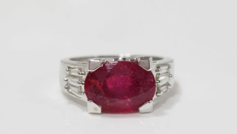 Bague en Or Blanc Rubis & Diamants