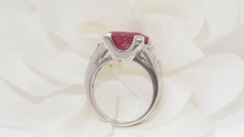 Bague en Or Blanc Rubis & Diamants
