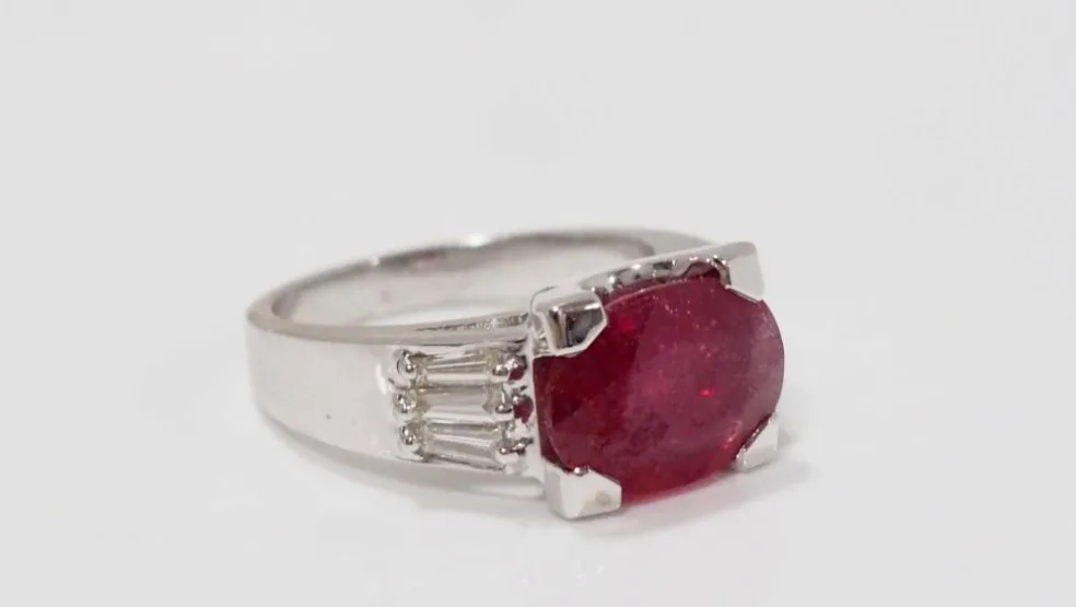Bague en Or Blanc Rubis & Diamants