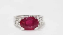 Bague en Or Blanc Rubis & Diamants