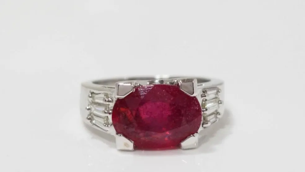 Bague en Or Blanc Rubis & Diamants