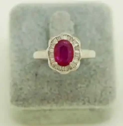 Bague en Or blanc, rubis et de diamants