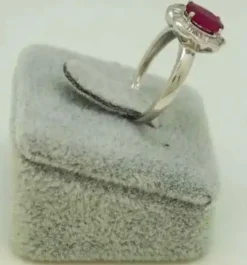 Bague en Or blanc, rubis et de diamants