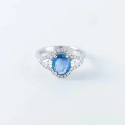 Bague en or blanc, saphir