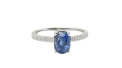 Bague en or blanc, saphir ovale et diamants