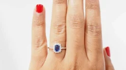 Bague en Or blanc, saphir de Ceylan et diamants