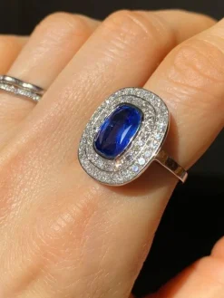 Bague en or blanc saphir et diamants