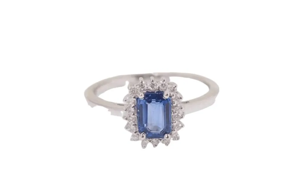 Bague en Or blanc, saphir de Ceylan et diamants