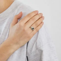 Bague en or blanc saphir et diamants
