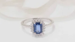 Bague en Or blanc, saphir de Ceylan et diamants