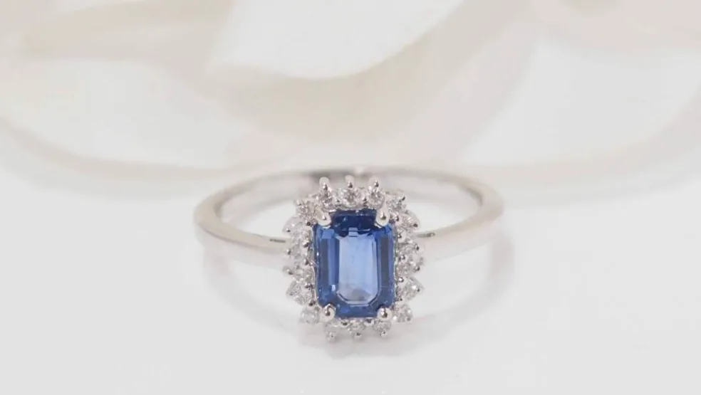 Bague en Or blanc, saphir de Ceylan et diamants