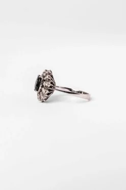 Bague en or blanc, saphir et diamants