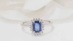 Bague en Or blanc, saphir de Ceylan et diamants