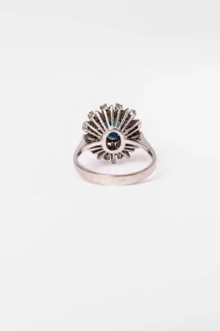 Bague en or blanc, saphir et diamants