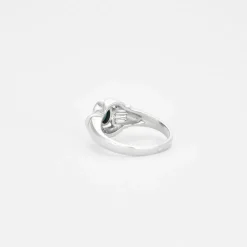 Bague en or blanc saphir et diamants