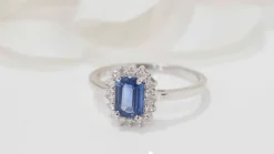 Bague en Or blanc, saphir de Ceylan et diamants
