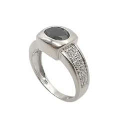 Bague en or blanc saphir et diamants