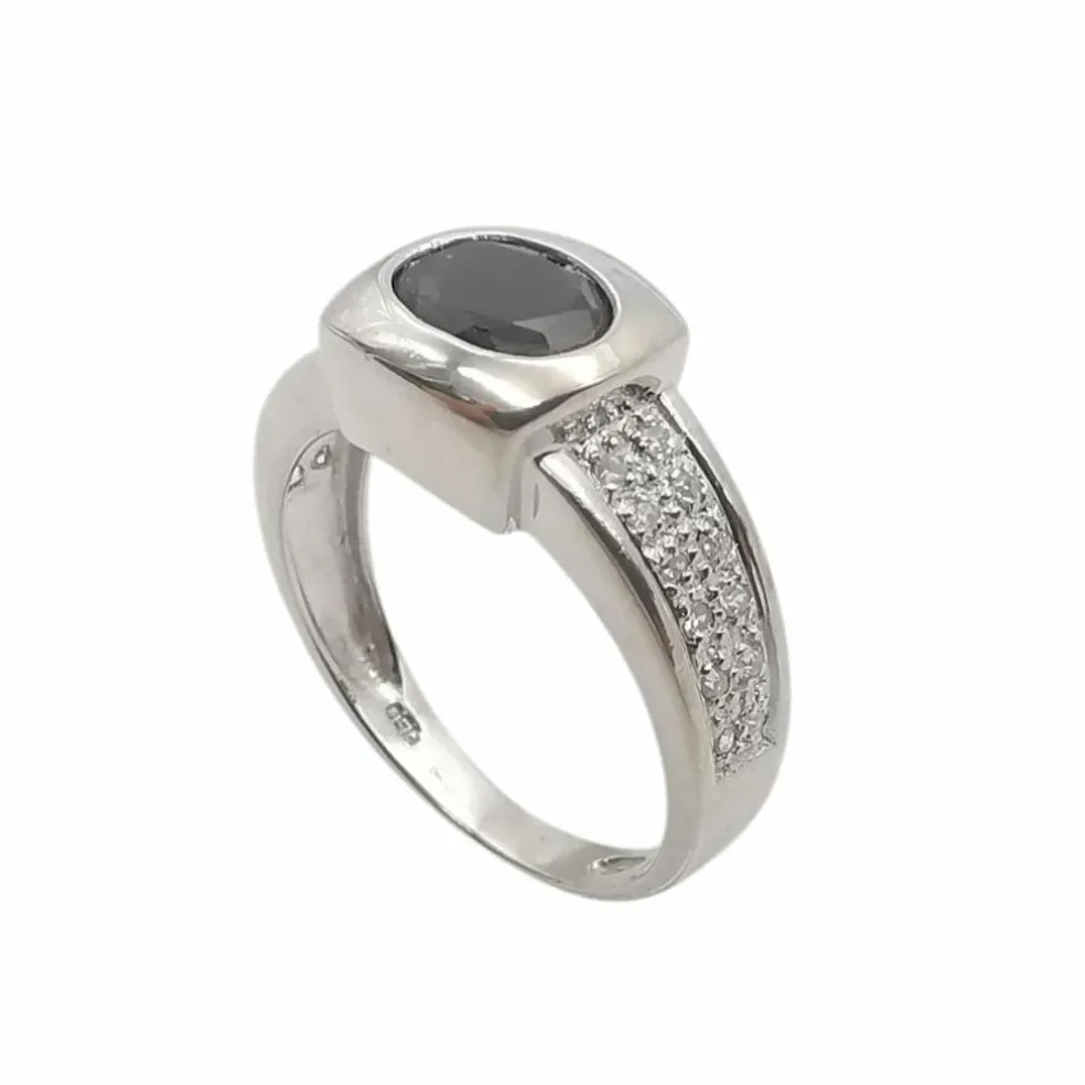 Bague en or blanc saphir et diamants