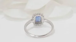 Bague en Or blanc, saphir de Ceylan et diamants