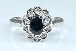 Bague en or blanc saphir et 10 diamants