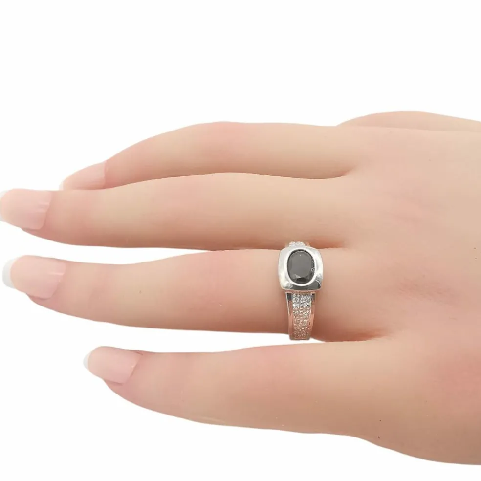 Bague en or blanc saphir et diamants